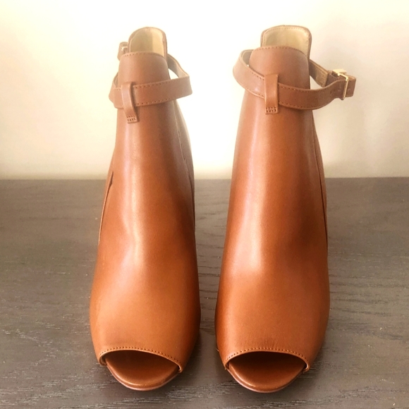 Michael Kors Brown Leather Ankle Bootie- Size 8.0 - Picture 2 of 4